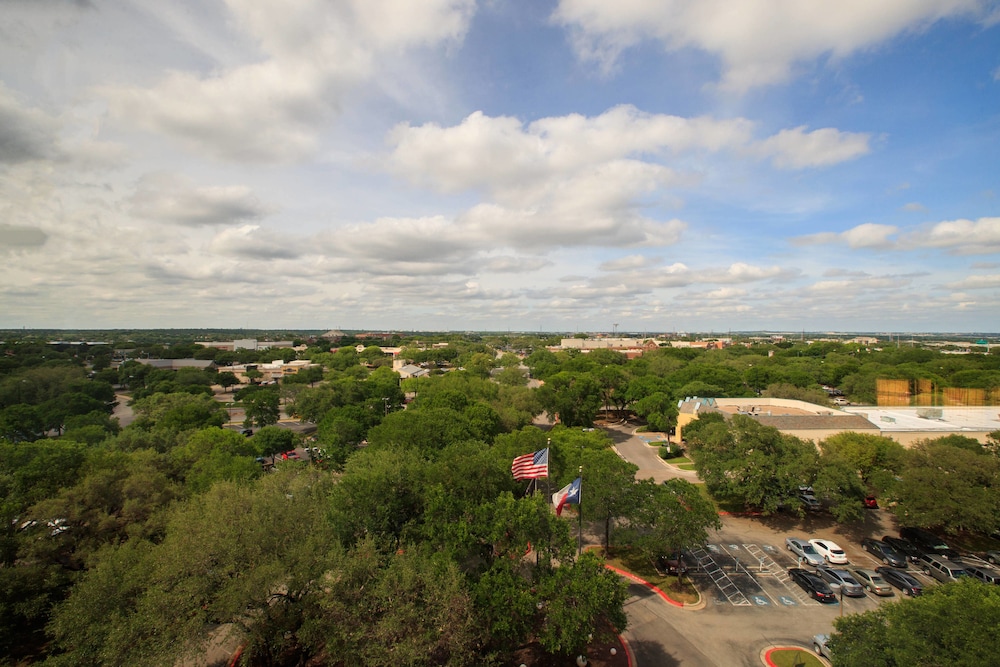 Renaissance Austin Hotel