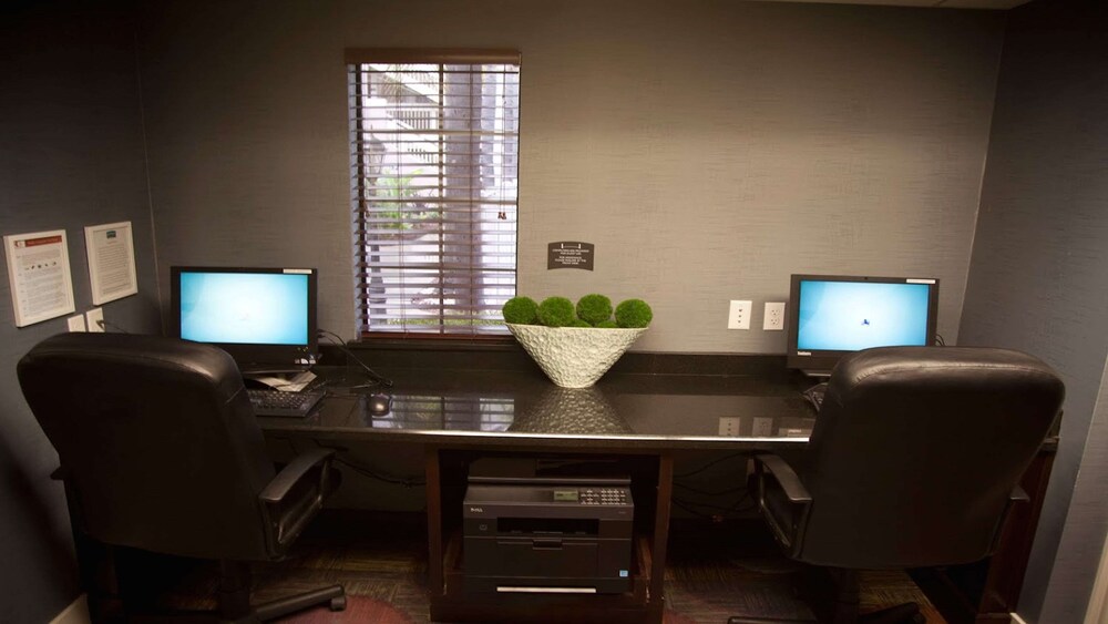 Business center, Sonesta ES Suites Chatsworth