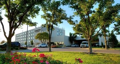 DoubleTree by Hilton Hotel Wichita Airport