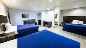Premium bedding, desk, iron/ironing board, free WiFi