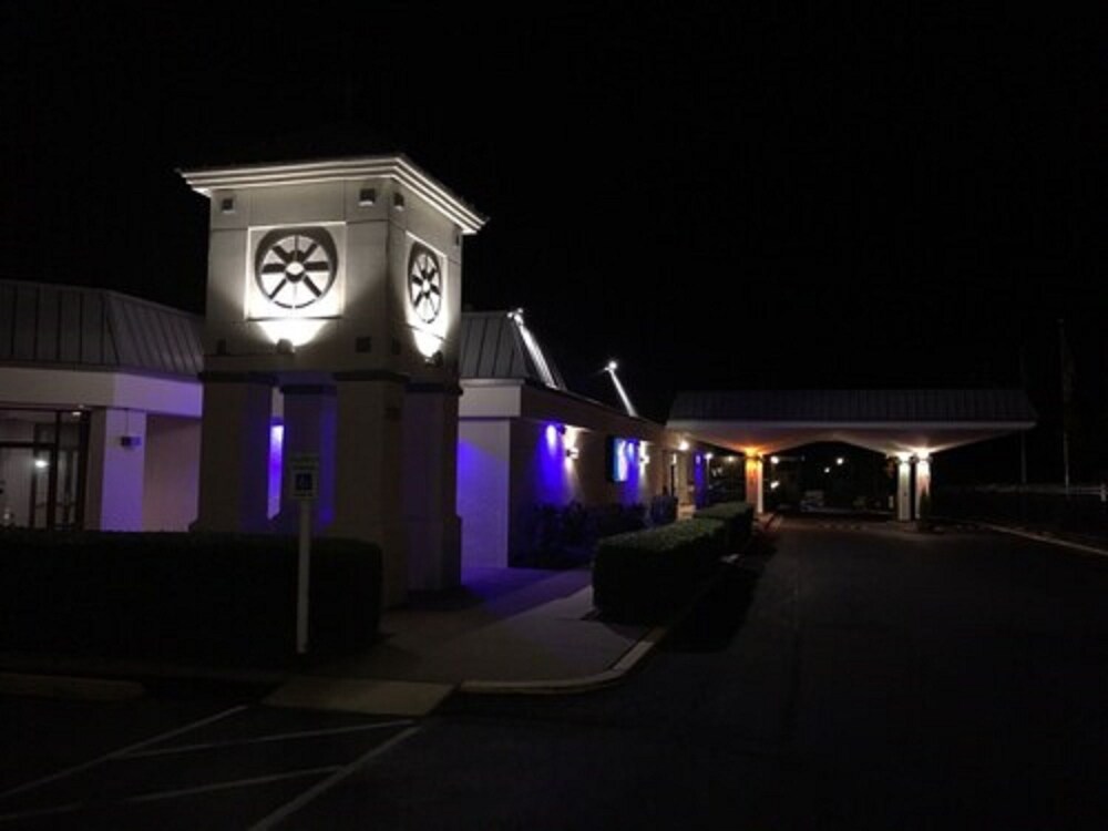 Front of property - evening/night, Motel 6 Dumfries, VA