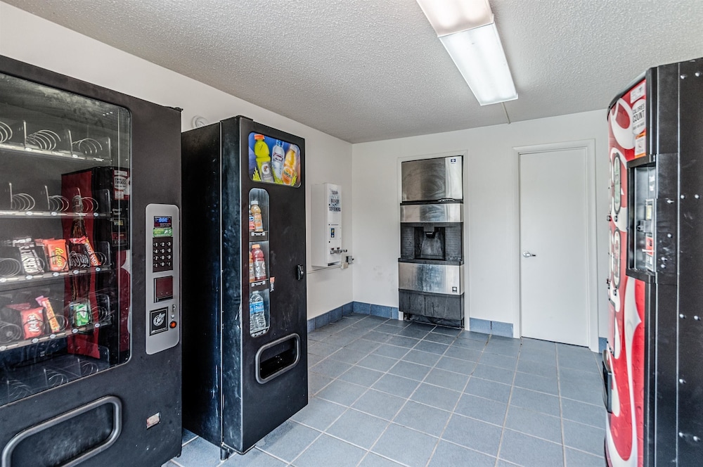 Vending machine, Motel 6 Dumfries, VA