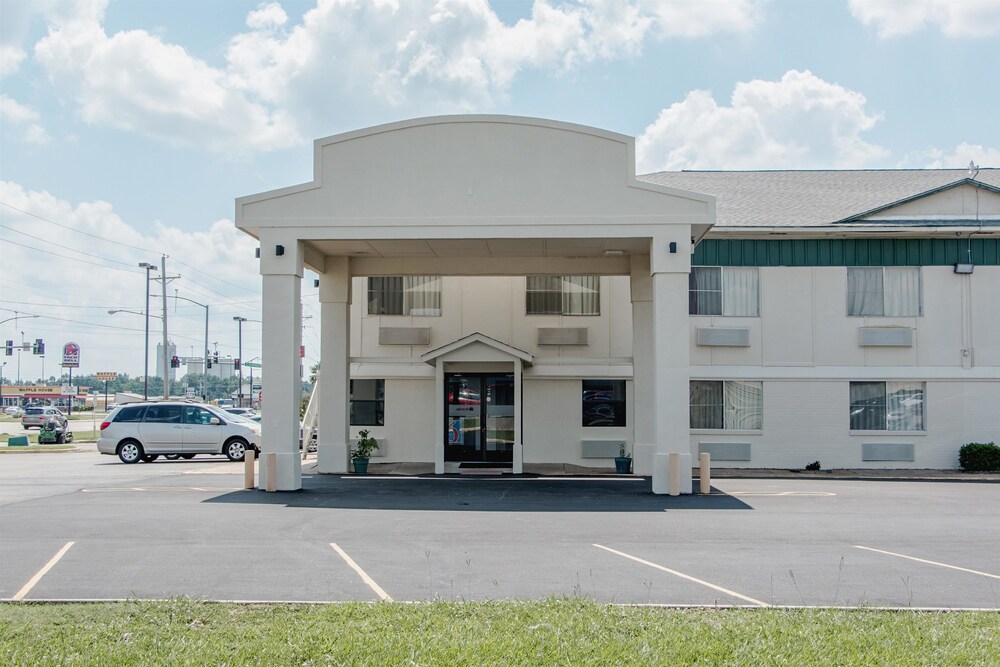 Front of property, Motel 6 Hope, AR