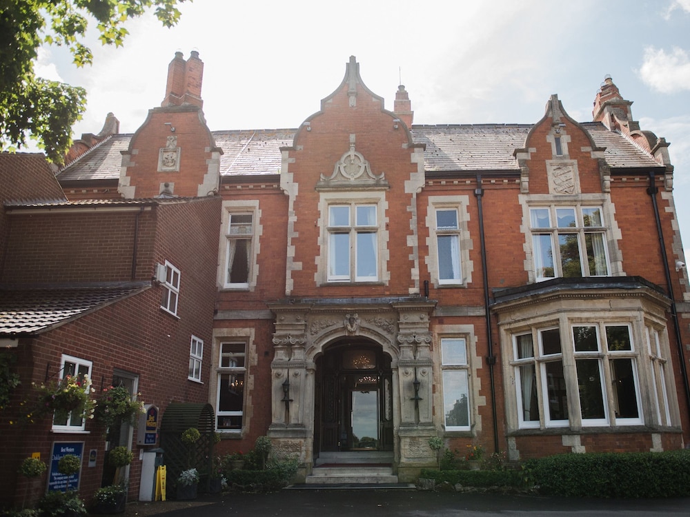 Front of property, Best Western Grimsby Oaklands Hall Hotel