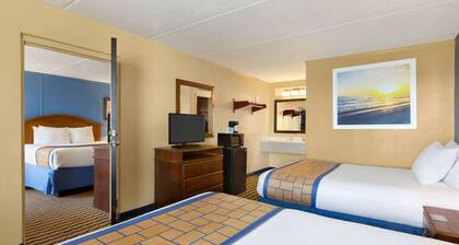 Days Inn & Suites by Wyndham Fort Bragg/Cross Creek Mall
