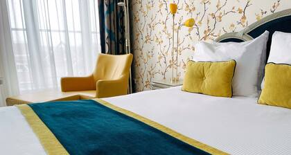 Carlton Oasis Hotel