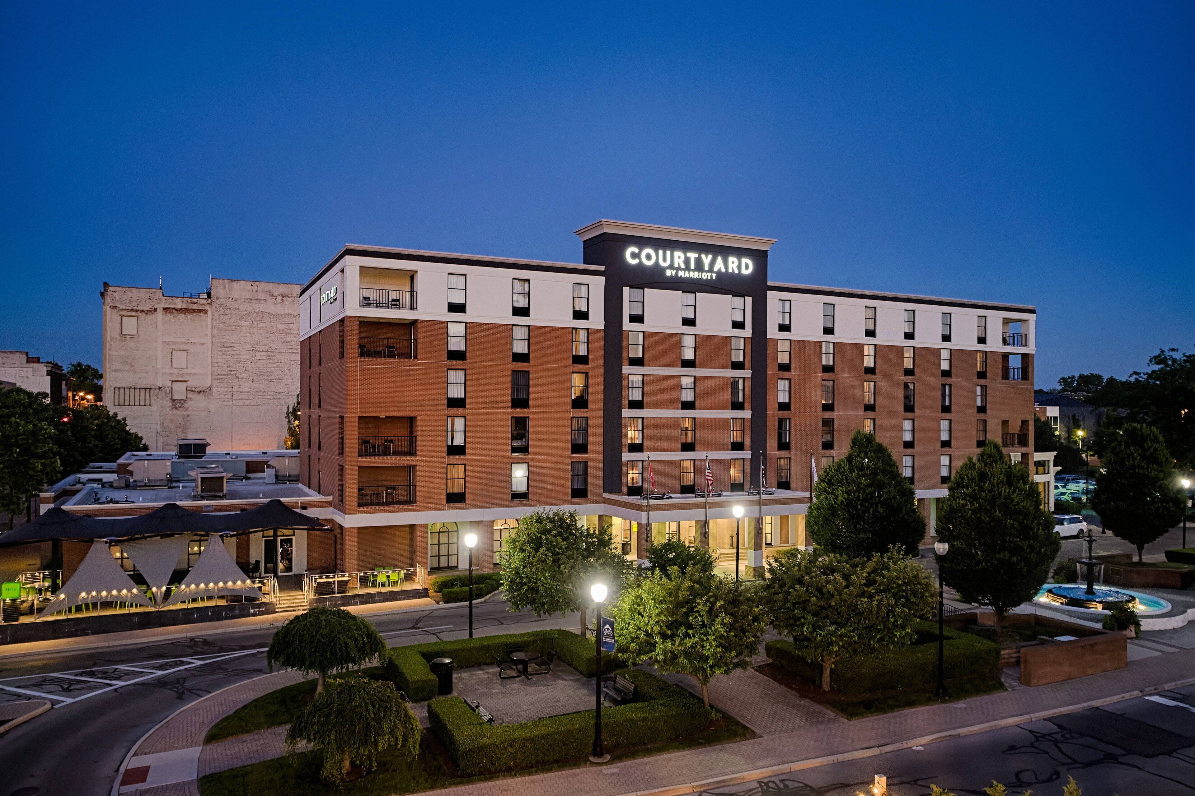 Courtyard by Marriott Springfield Downtown in Dayton, United States
