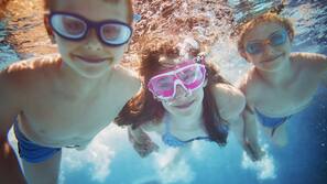 Una piscina cubierta