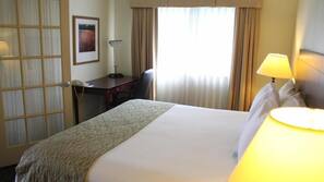 Egyptian cotton sheets, premium bedding, pillowtop beds, desk
