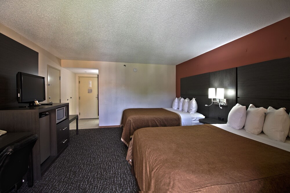 Chicago Club Inn & Suites