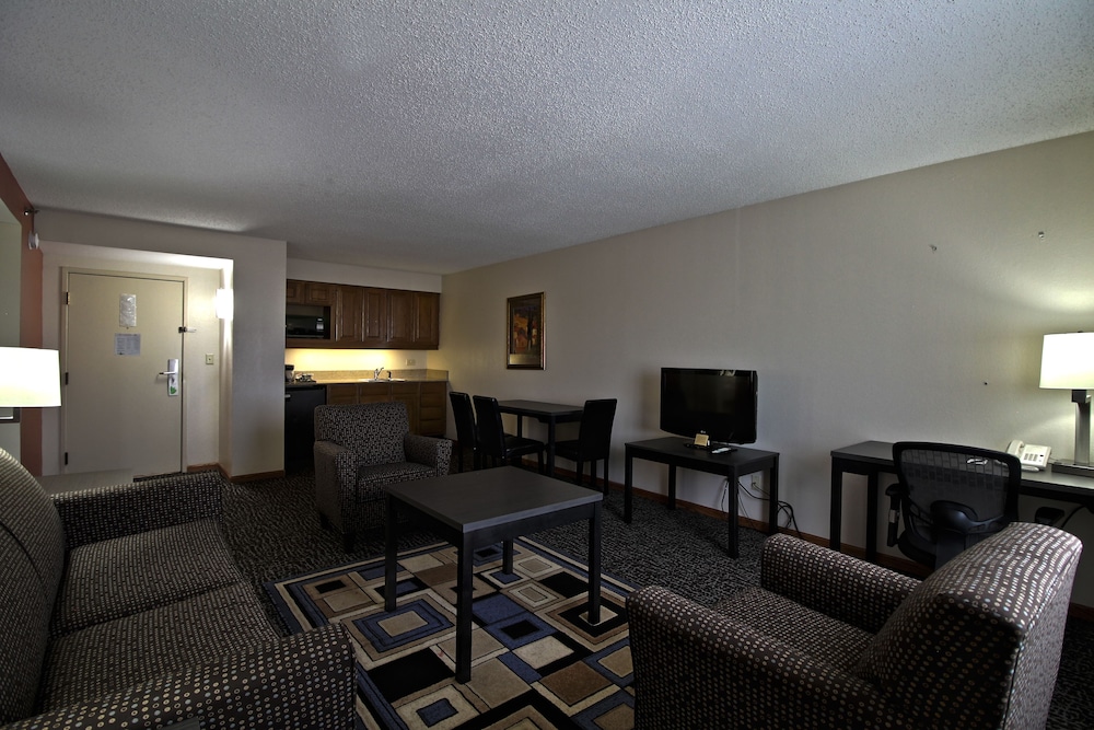 Chicago Club Inn & Suites