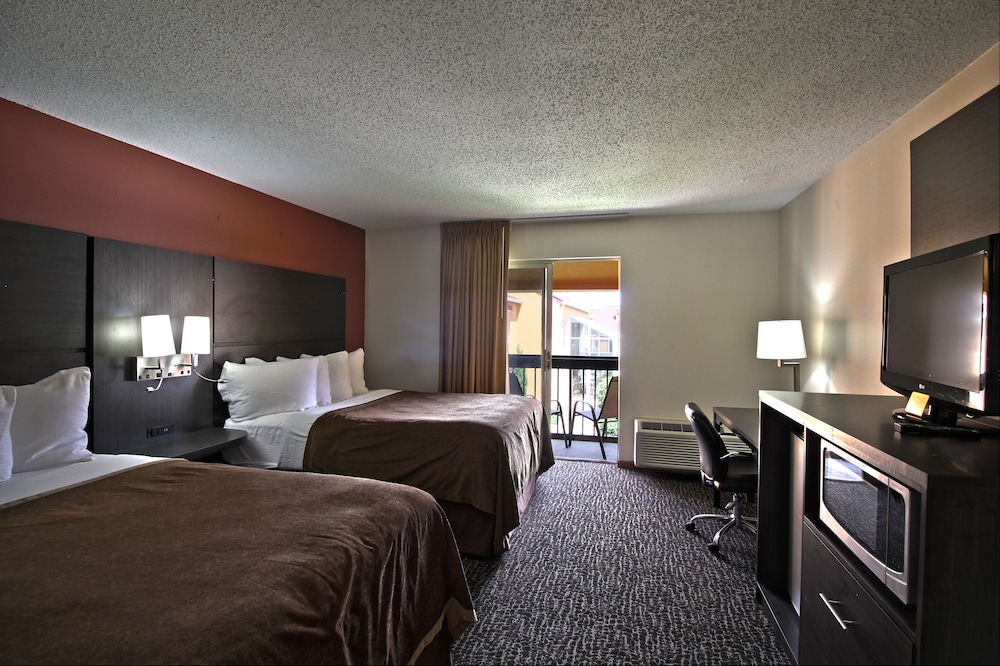 Chicago Club Inn & Suites