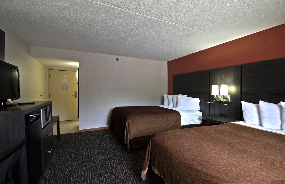 Chicago Club Inn & Suites