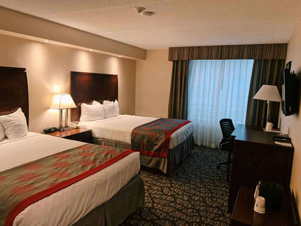 Ramada by Wyndham Niagara Falls by the River