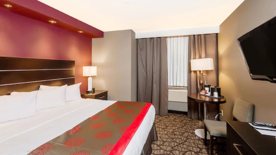 Ramada by Wyndham Niagara Falls by the River