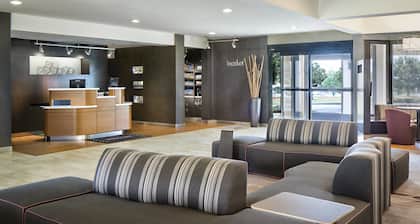 Courtyard by Marriott Dallas Arlington/Entertainment Dist