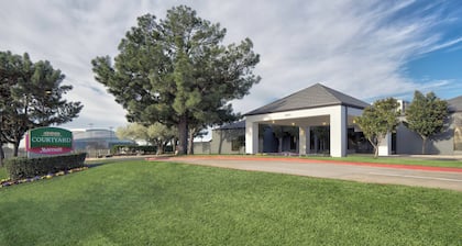Courtyard by Marriott Dallas Arlington/Entertainment Dist
