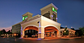 Holiday Inn Express Winston Salem Downtown West