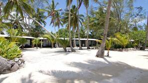 Playa privada, arena blanca, tumbonas y toallas de playa
