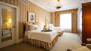 Frette Italian sheets, hypo-allergenic bedding, in-room safe, desk