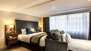 Premium bedding, free minibar, in-room safe, desk