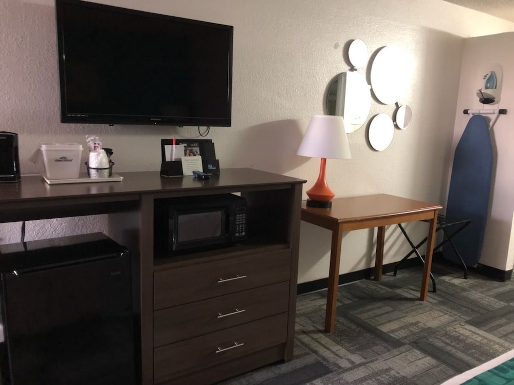 Room amenity, Howard Johnson by Wyndham Winter Haven FL