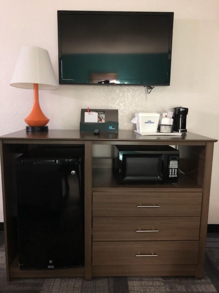 Room amenity, Howard Johnson by Wyndham Winter Haven FL