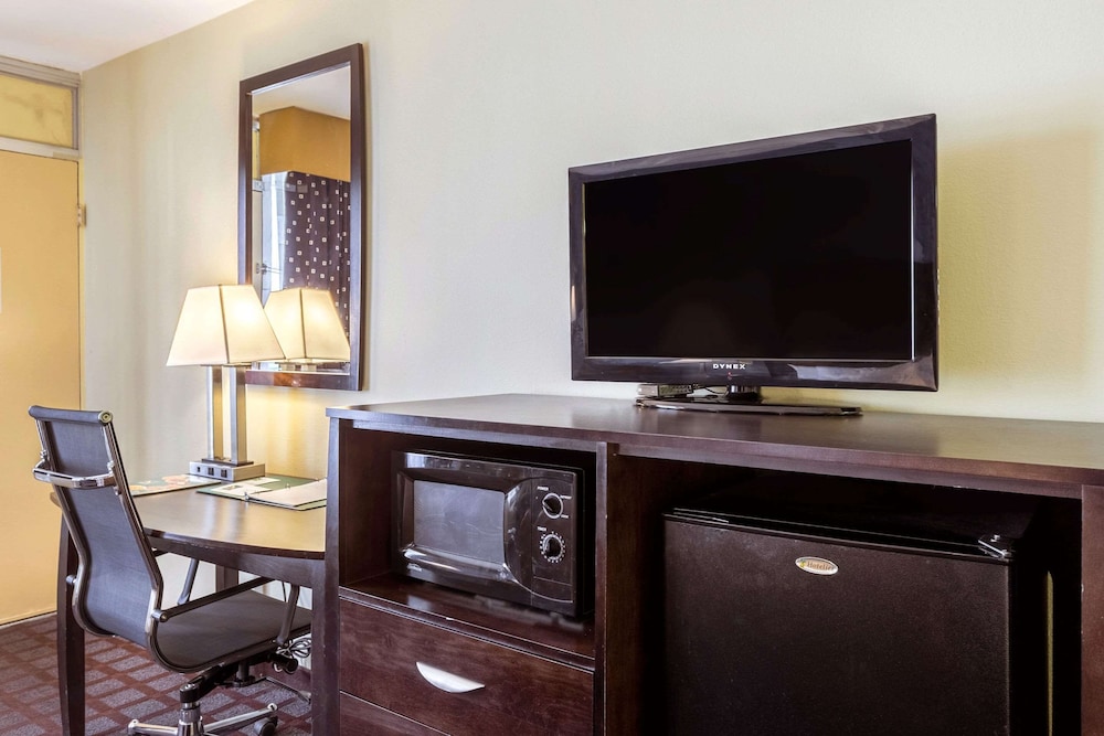 Quality Inn & Suites Baton Rouge West – Port Allen