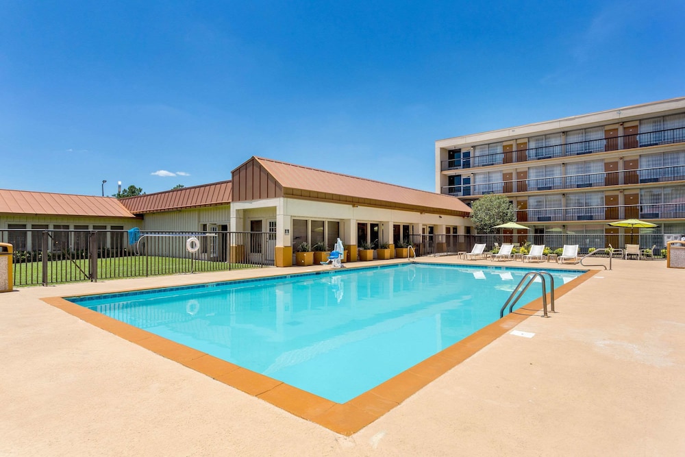 Quality Inn & Suites Baton Rouge West – Port Allen