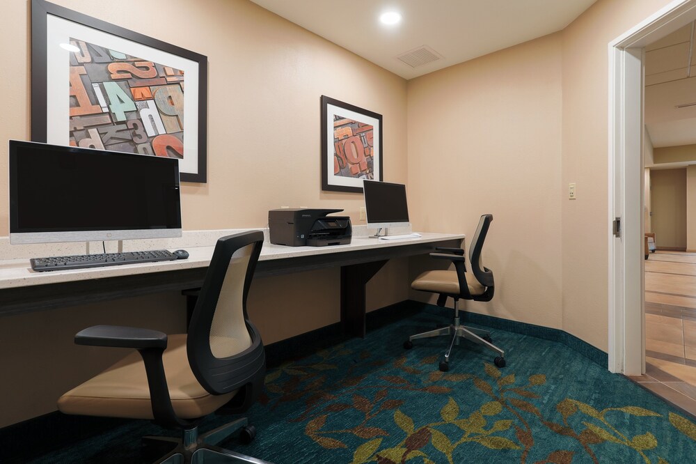 Candlewood Suites Lenexa - Overland Park Area, an IHG Hotel