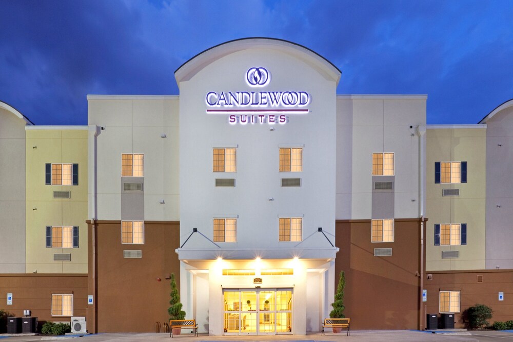 Candlewood Suites Lenexa - Overland Park Area, an IHG Hotel