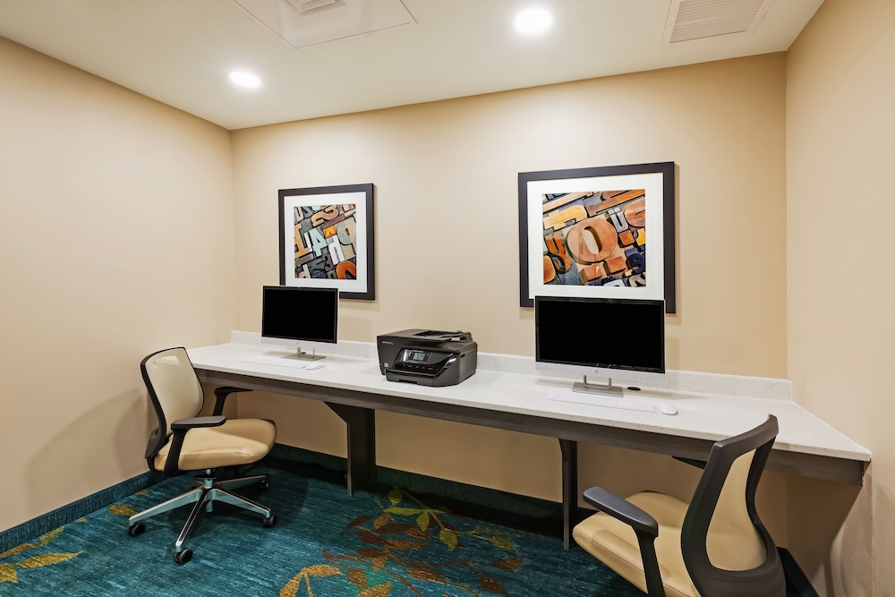 Candlewood Suites Lenexa - Overland Park Area, an IHG Hotel