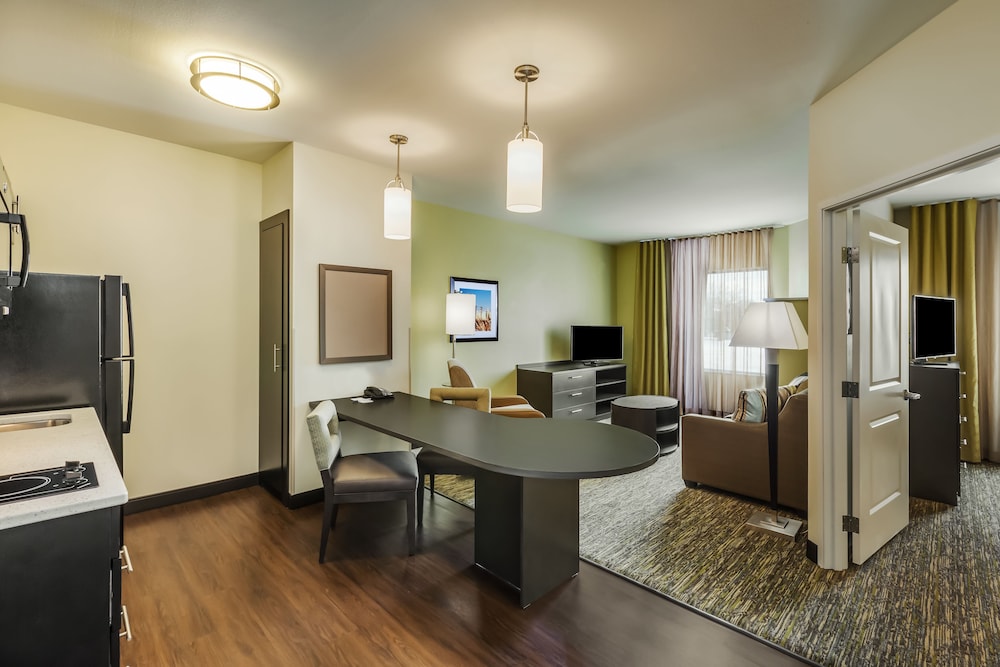 Candlewood Suites Lenexa - Overland Park Area, an IHG Hotel