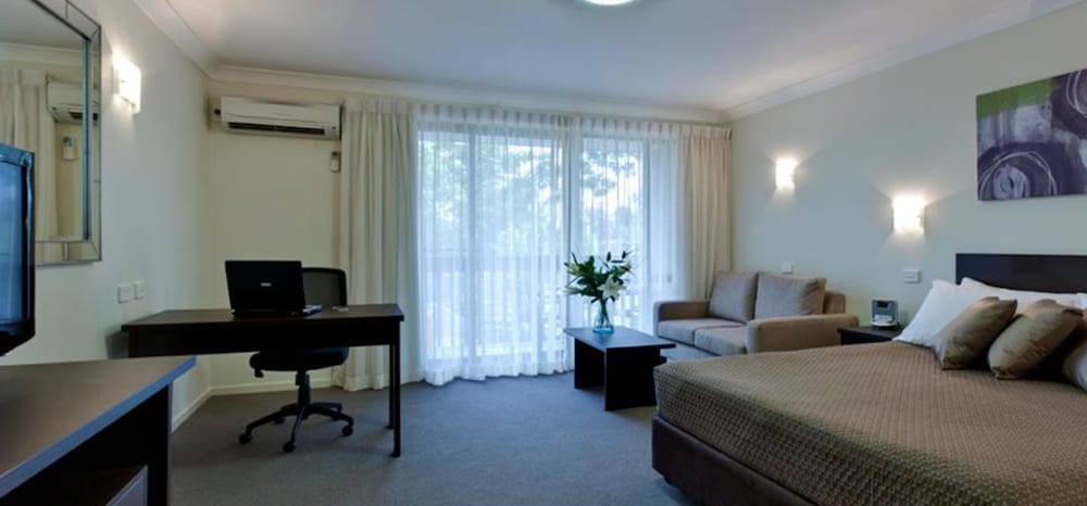 ibis Styles Canberra Tall Trees