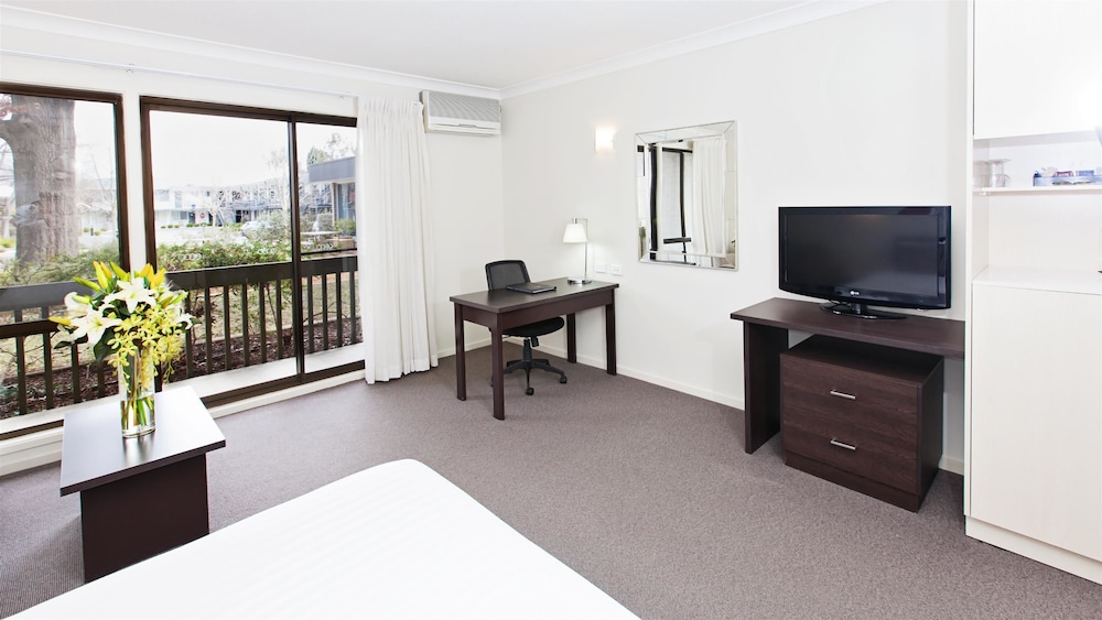 ibis Styles Canberra Tall Trees