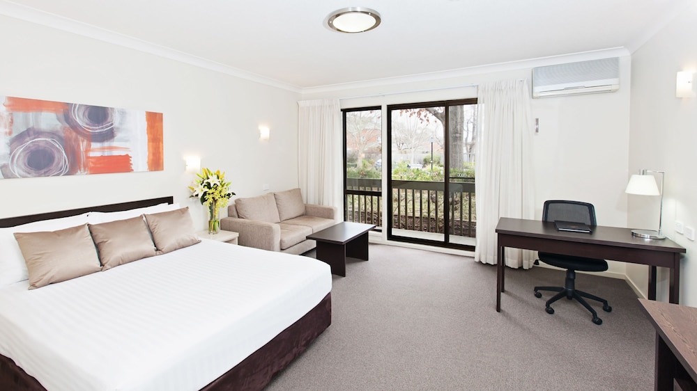 ibis Styles Canberra Tall Trees