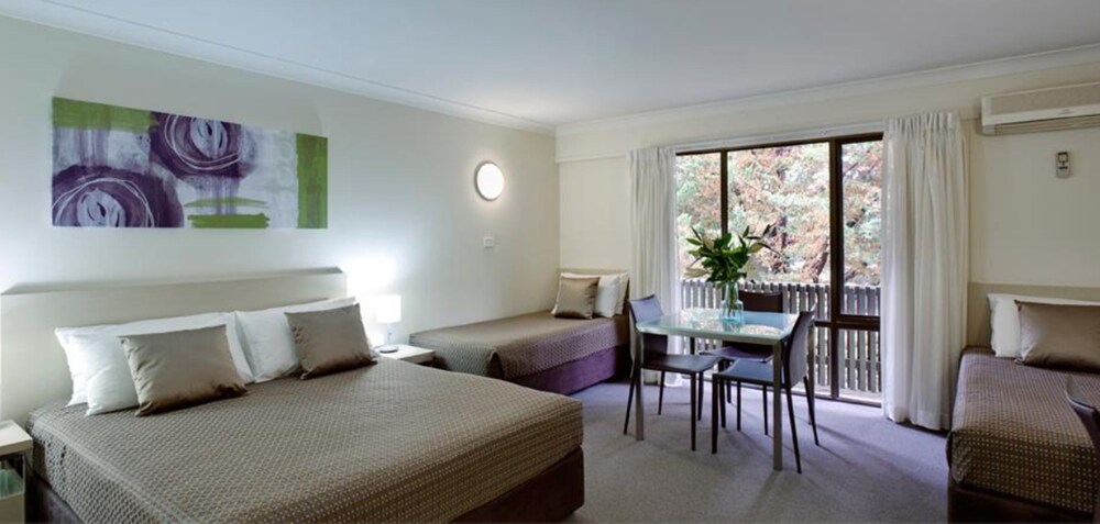 ibis Styles Canberra Tall Trees