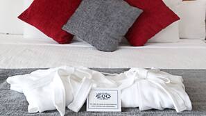 Down comforters, in-room safe, desk, blackout drapes