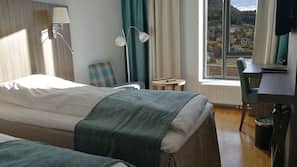 Desk, free WiFi, linens, wheelchair access