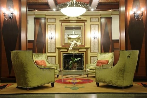 Carleton Of Oak Park In Chicago Il Expedia