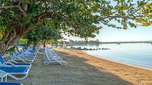Private beach, white sand, sun-loungers, beach towels