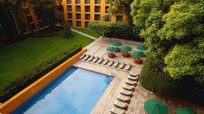 Outdoor pool, pool umbrellas, sun loungers