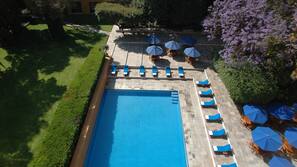 Outdoor pool, pool umbrellas, sun loungers