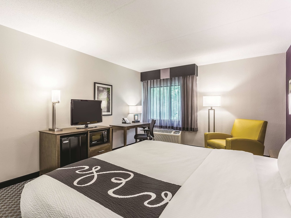 Room, La Quinta Inn & Suites by Wyndham Columbia / Fort Meade