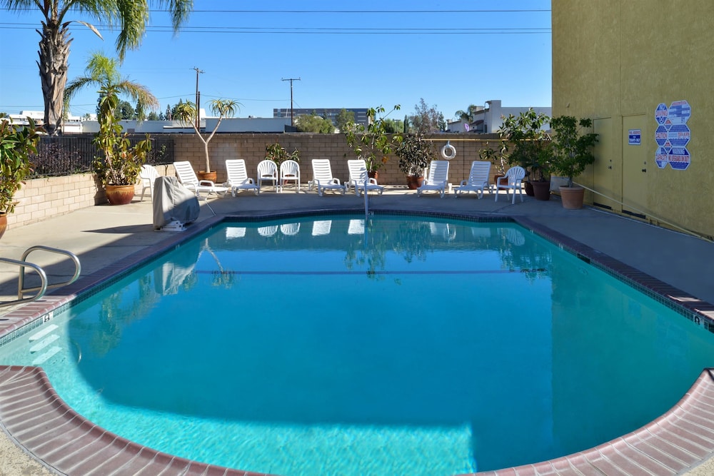 Pool, Americas Best Value Inn & Suites Fontana