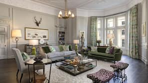 Minibar, coffre-forts dans les chambres, bureau