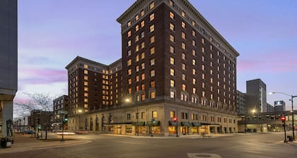 Hotel Fort Des Moines, Curio Collection by Hilton