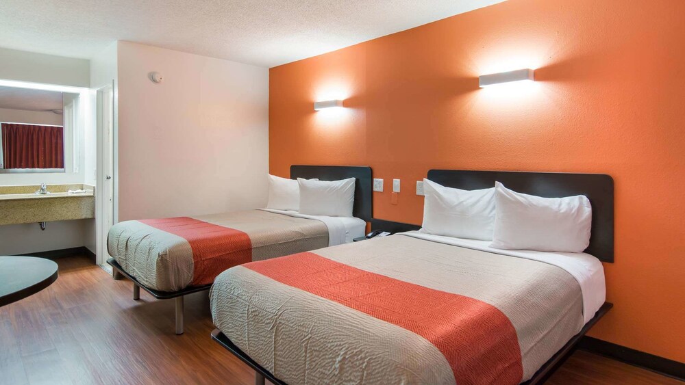 Motel 6 Richmond, VA - Midlothian Turnpike in Richmond | Best Rates