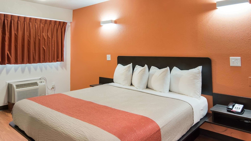 Motel 6 Richmond, VA - Midlothian Turnpike in Richmond | Best Rates