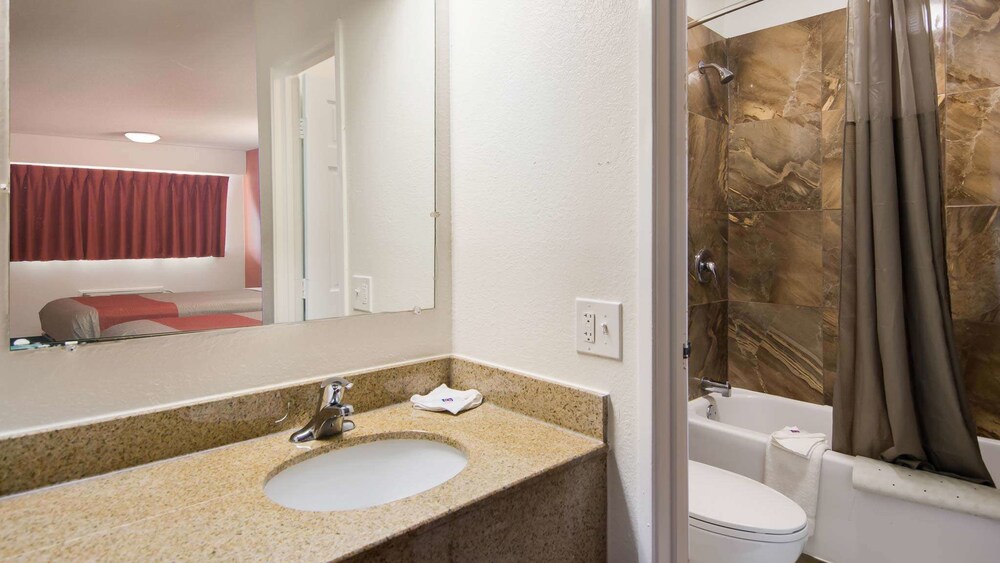Motel 6 Richmond, VA - Midlothian Turnpike in Richmond | Best Rates